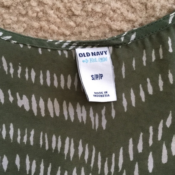 Set of 3 sheer tank tops - Picture 2 of 5